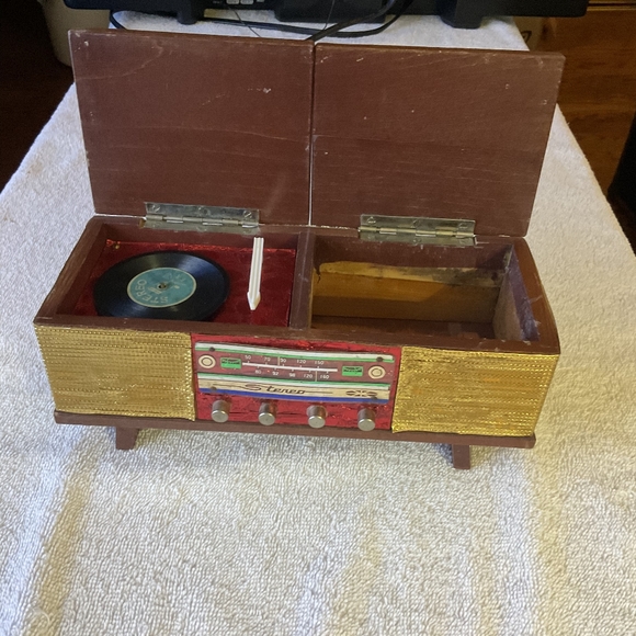 Beautiful OLD ANTIQUE 1960’s Record Player Music & Jewelry Box. - Picture 2 of 10